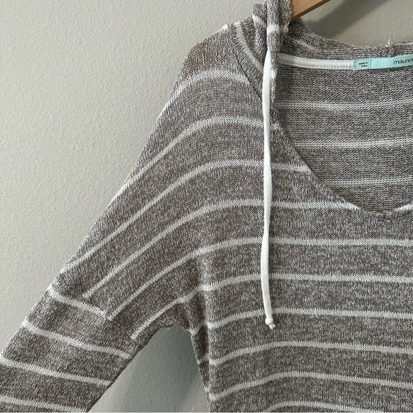 Maurices Gray & White Striped Lightweight V-Neck Hooded Sweatshirt Size Large - Picture 9 of 12